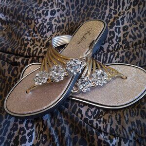 Gorgeous Gold with Silver Flowers Flip Flops Size 6 (37) NEW